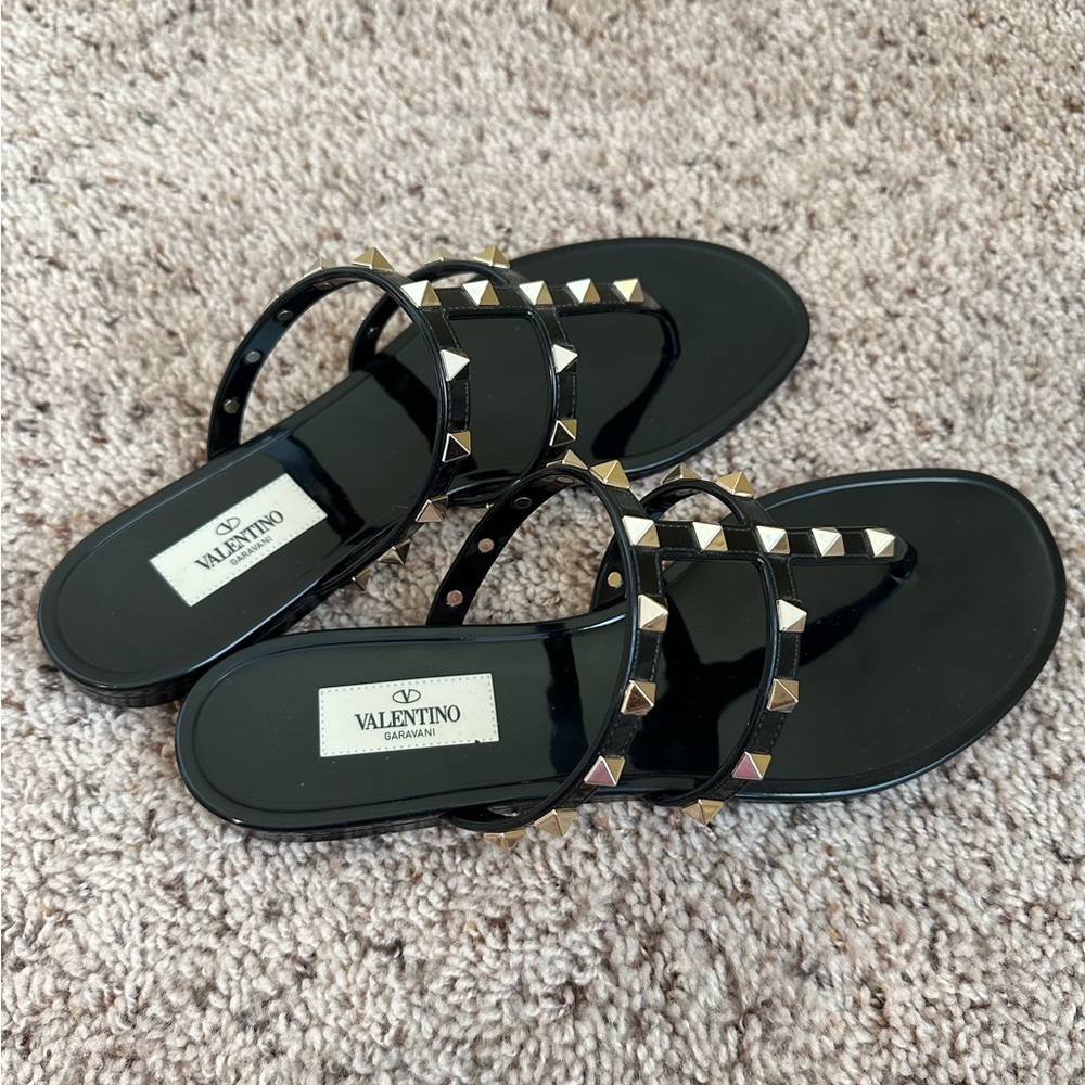 Valentino Garavani Rockstud Flat Rubber Sandal